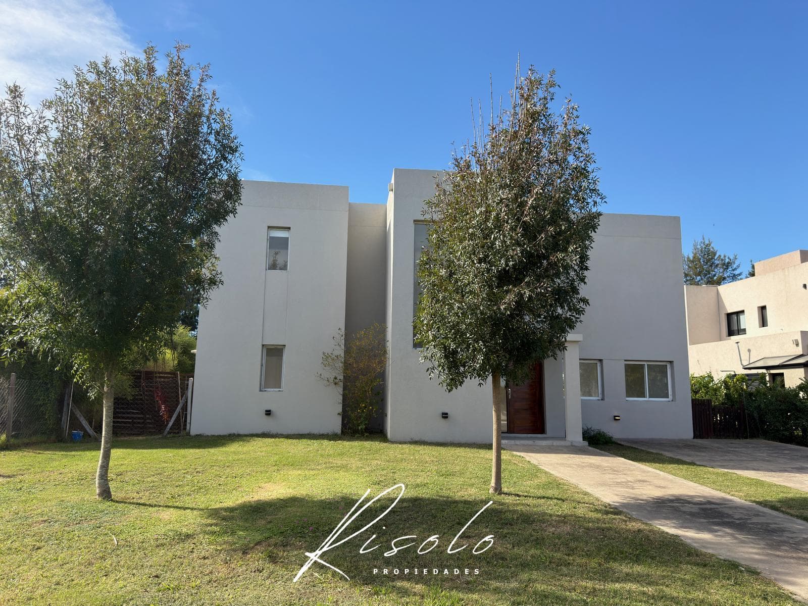 FINANCING - House in San Matias. Large yard. 3 bedrooms. 2 stories. Gated community, Escobar