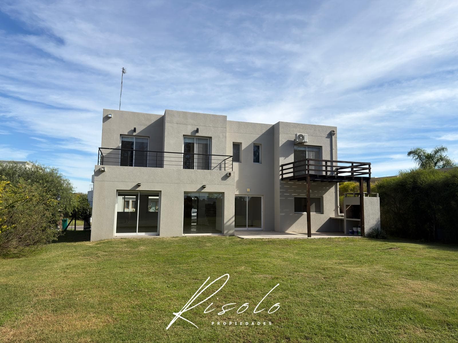 FINANCING - House in San Matias. Large yard. 3 bedrooms. 2 stories. Gated community, Escobar