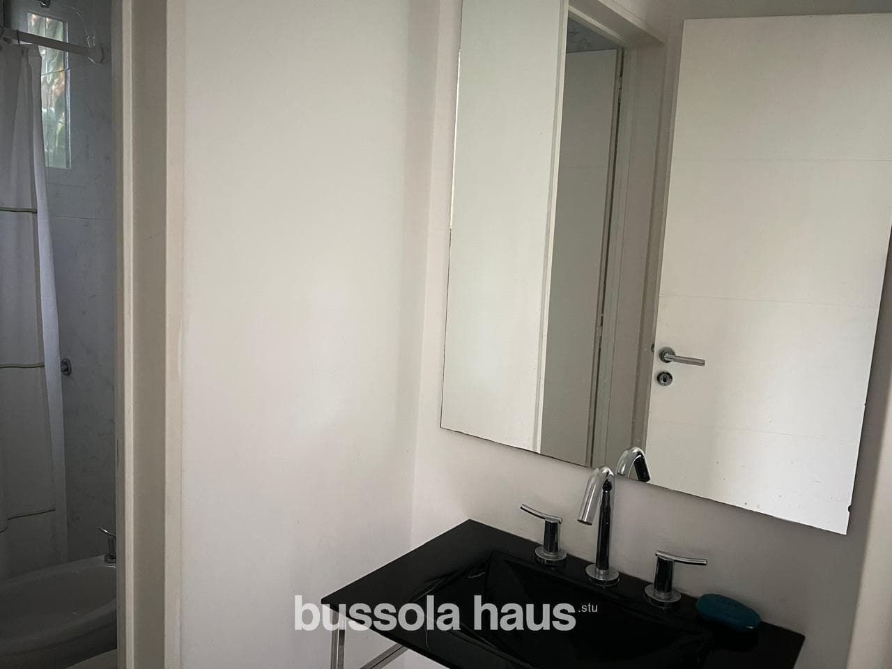 Furnished 4-bedroom house for rent overlooking the lake in Los Alisos, Nordelta.