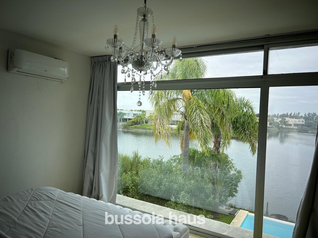 Furnished 4-bedroom house for rent overlooking the lake in Los Alisos, Nordelta.