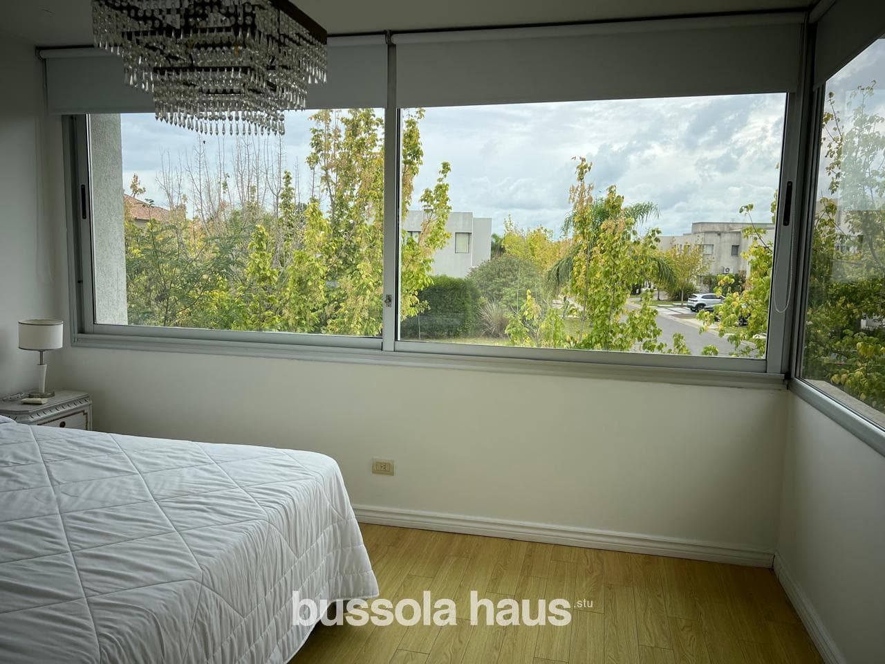 Furnished 4-bedroom house for rent overlooking the lake in Los Alisos, Nordelta.
