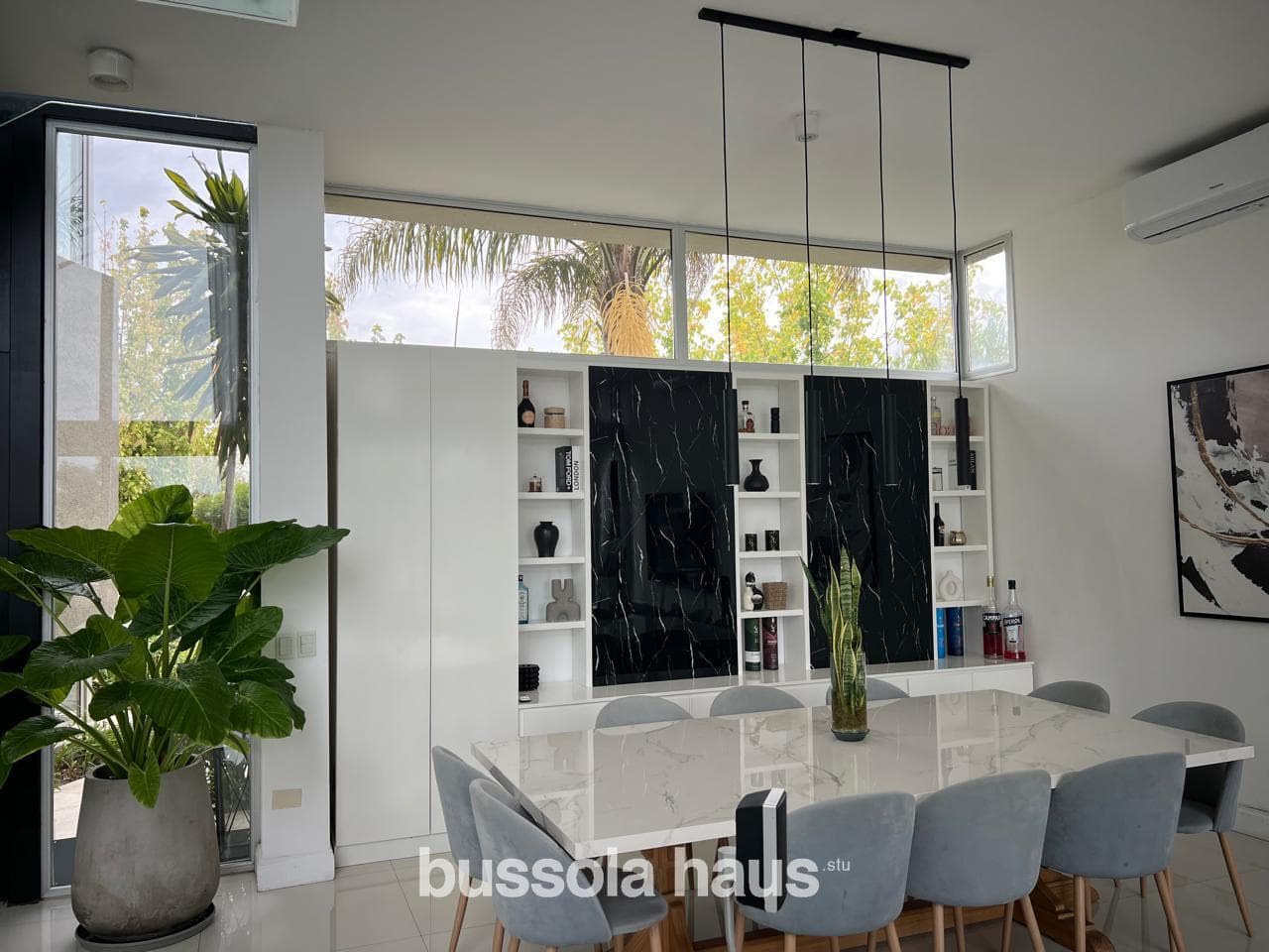 Furnished 4-bedroom house for rent overlooking the lake in Los Alisos, Nordelta.