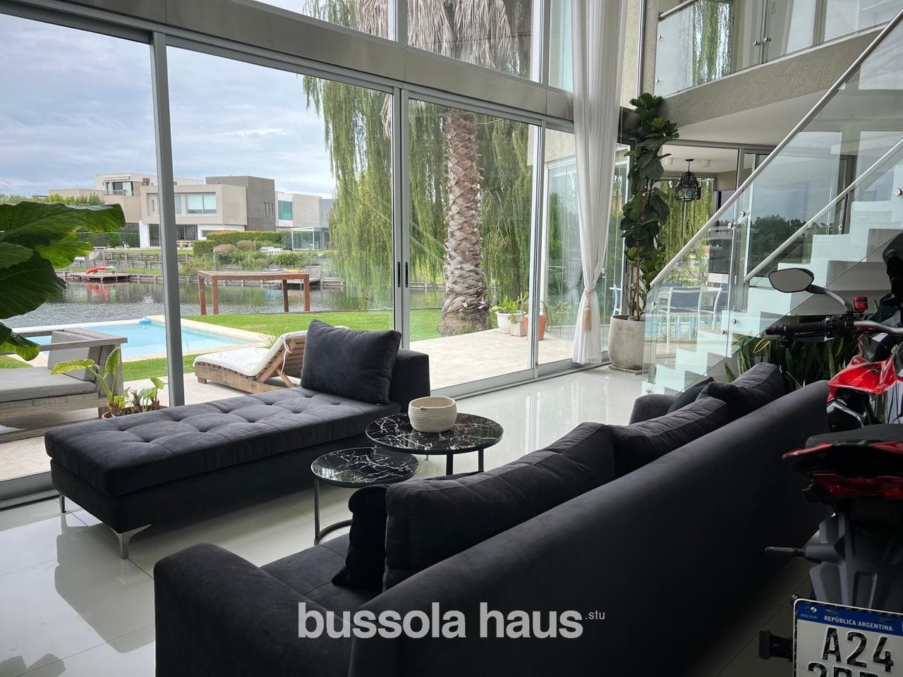 Furnished 4-bedroom house for rent overlooking the lake in Los Alisos, Nordelta.
