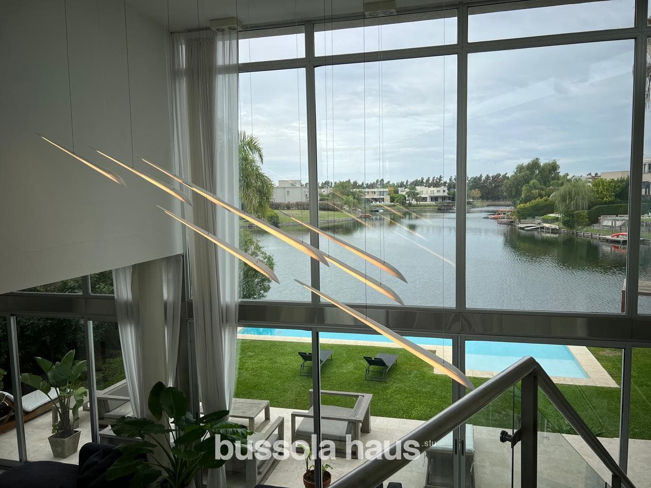 Furnished 4-bedroom house for rent overlooking the lake in Los Alisos, Nordelta.