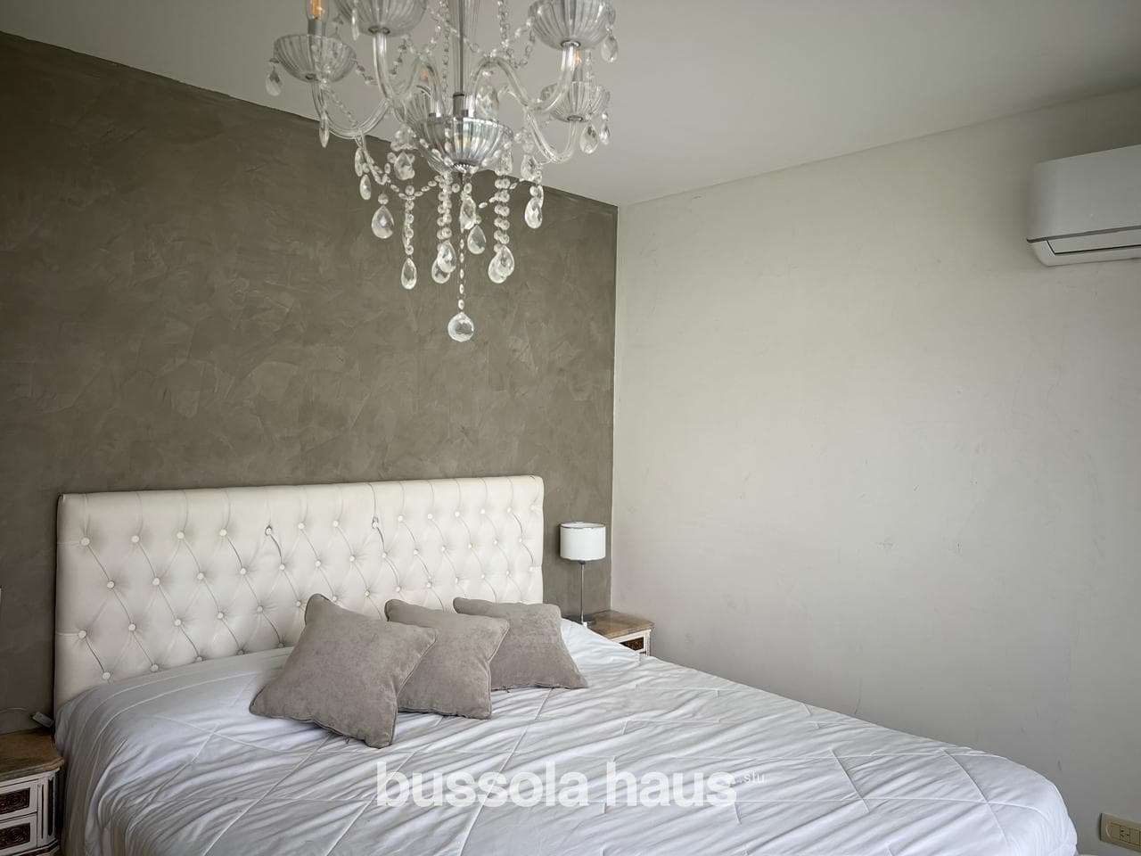 Furnished 4-bedroom house for rent overlooking the lake in Los Alisos, Nordelta.