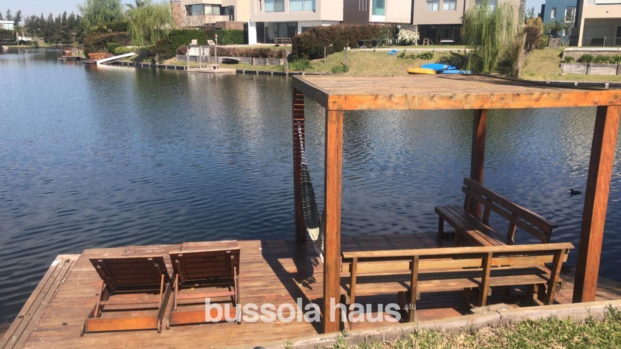 Furnished 4-bedroom house for rent overlooking the lake in Los Alisos, Nordelta.