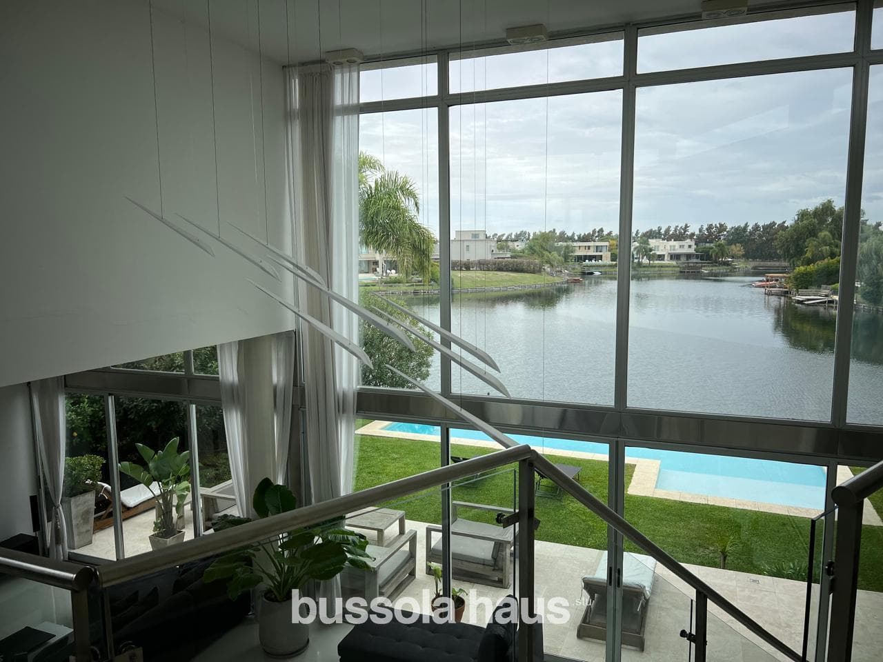 Furnished 4-bedroom house for rent overlooking the lake in Los Alisos, Nordelta.