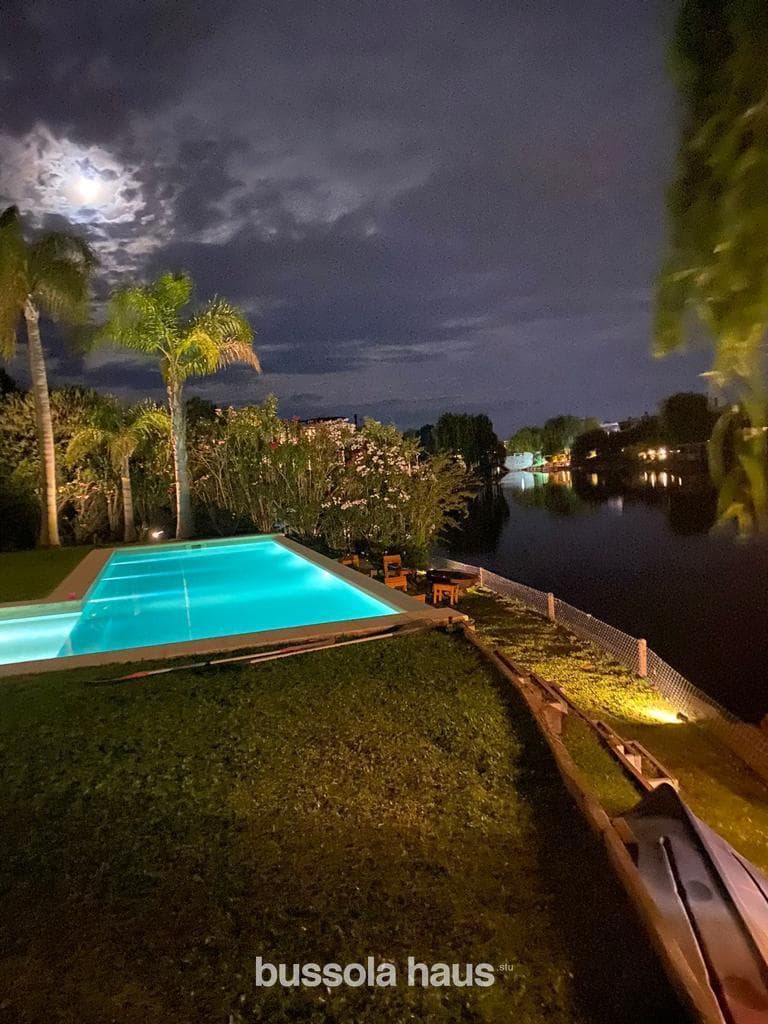 Furnished 4-bedroom house for rent overlooking the lake in Los Alisos, Nordelta.