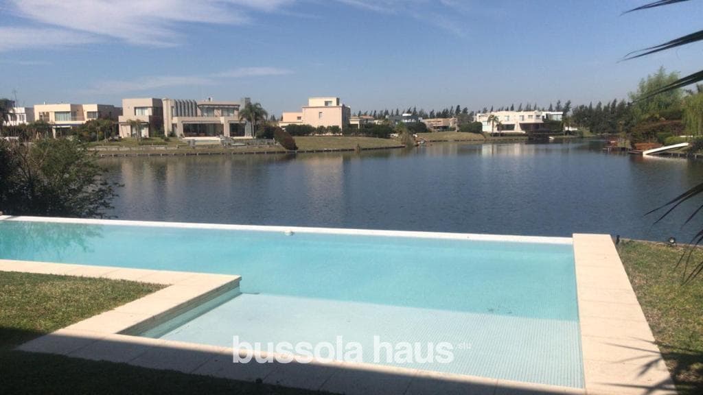 Furnished 4-bedroom house for rent overlooking the lake in Los Alisos, Nordelta.