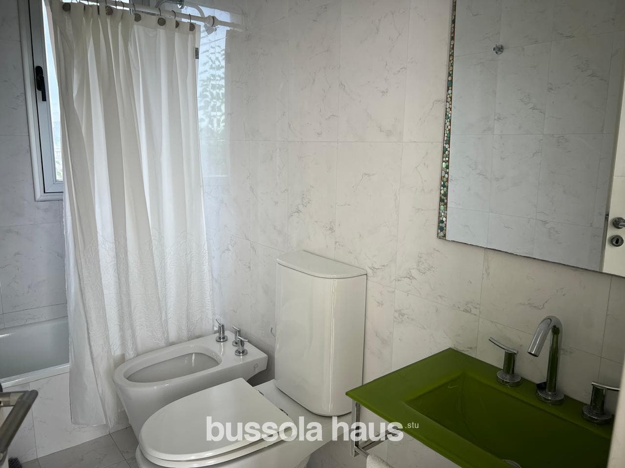 Furnished 4-bedroom house for rent overlooking the lake in Los Alisos, Nordelta.