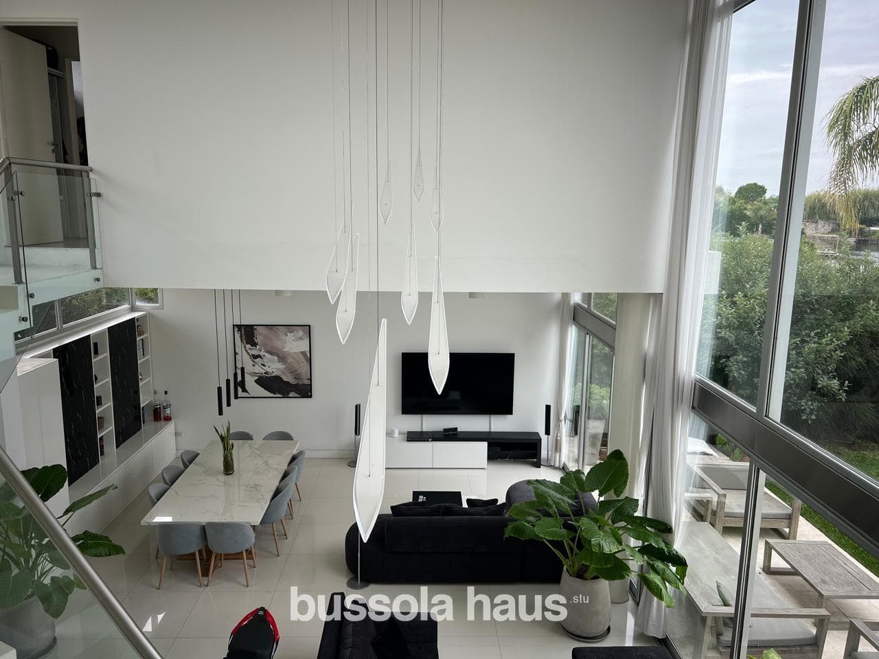 Furnished 4-bedroom house for rent overlooking the lake in Los Alisos, Nordelta.
