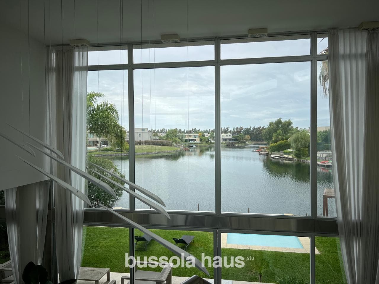 Furnished 4-bedroom house for rent overlooking the lake in Los Alisos, Nordelta.