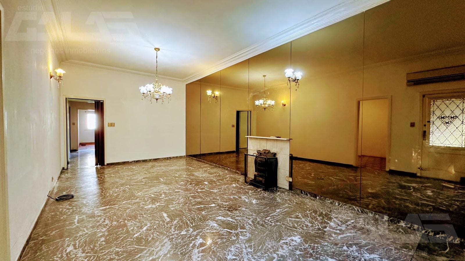 HOUSE | 4 ROOMS | SWIMMING POOL | NEEDS RENOVATION | 4-CAR GARAGE | CASTELAR SUR
