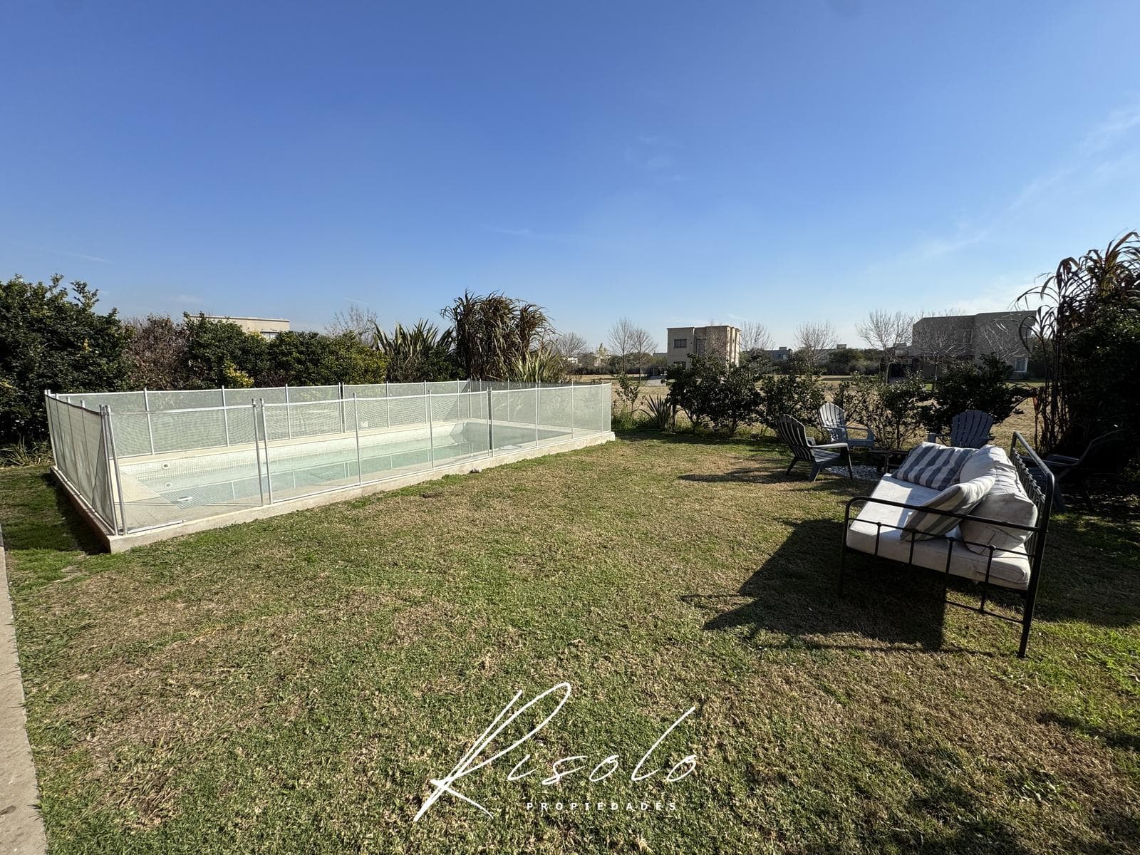 House for Sale. 3 bedrooms. Pool. Grill. Gated Community, Escobar