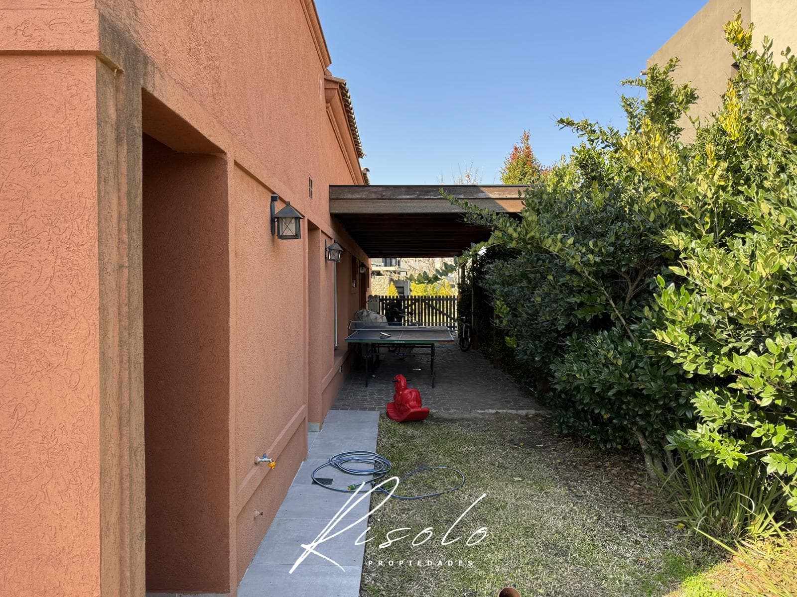 House for Sale. 3 bedrooms. Pool. Grill. Gated Community, Escobar