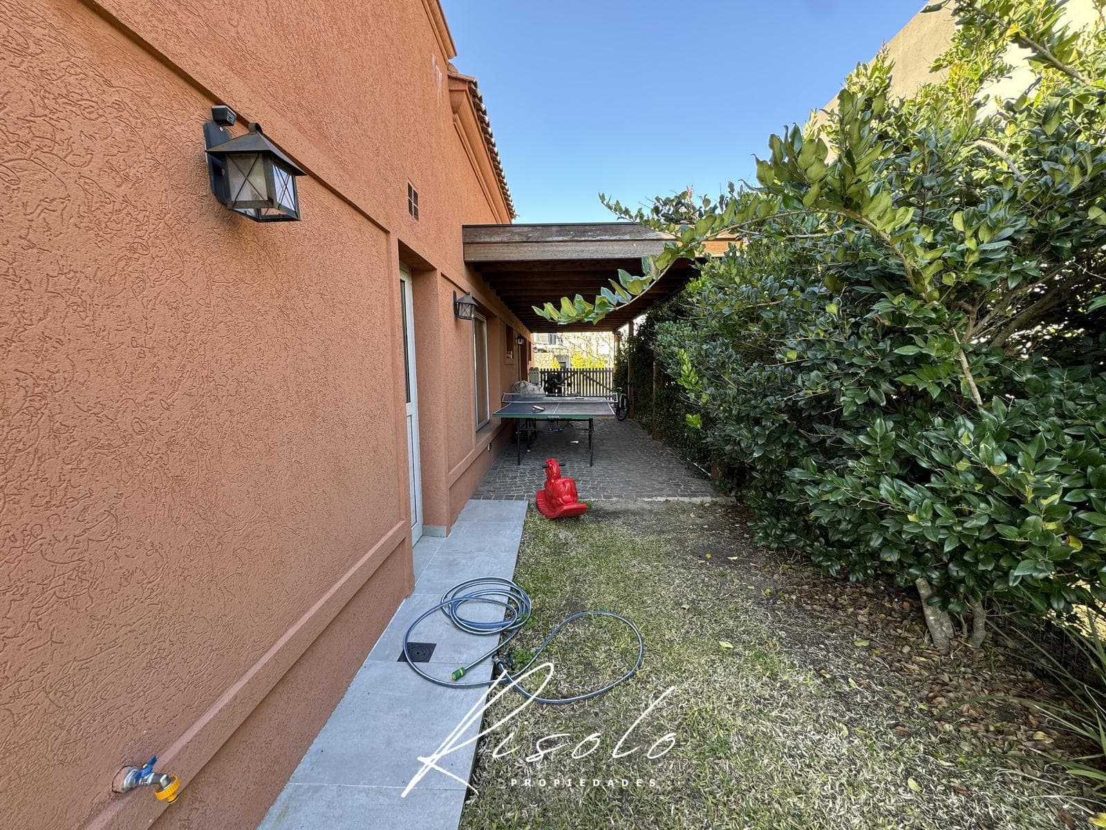 House for Sale. 3 bedrooms. Pool. Grill. Gated Community, Escobar