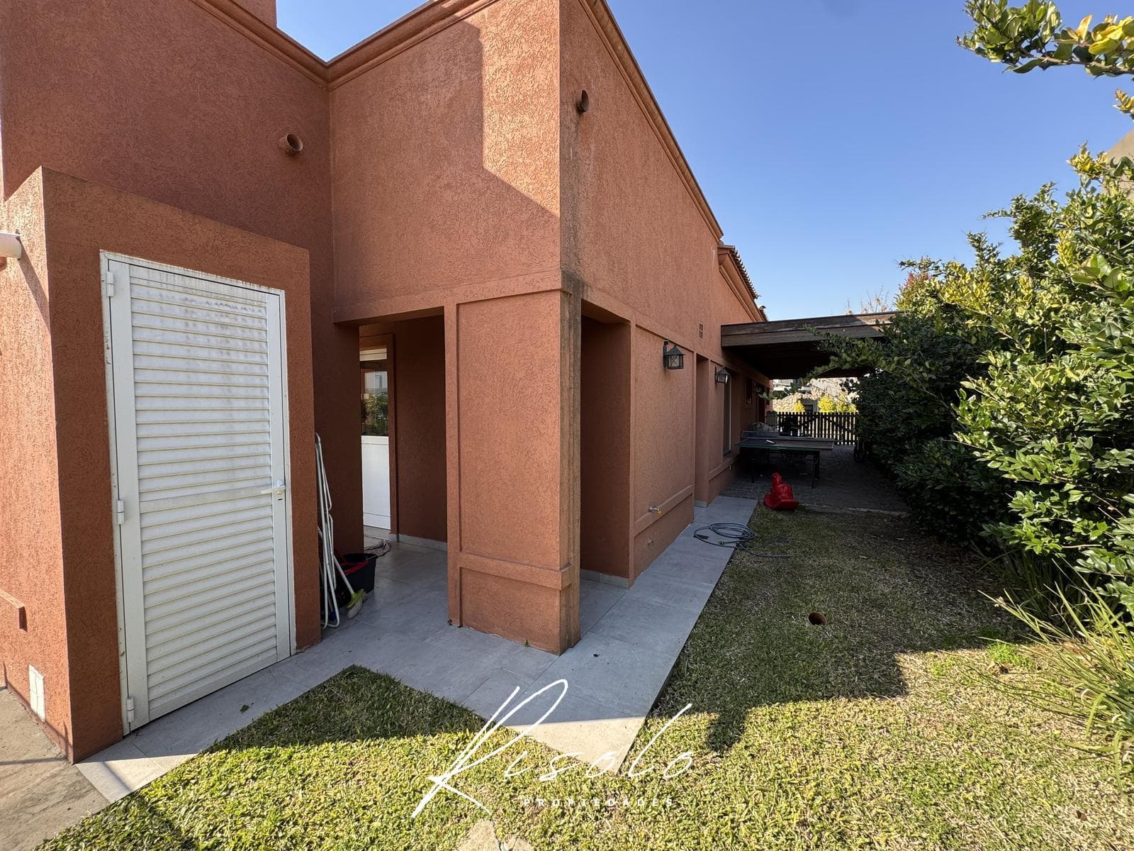 House for Sale. 3 bedrooms. Pool. Grill. Gated Community, Escobar