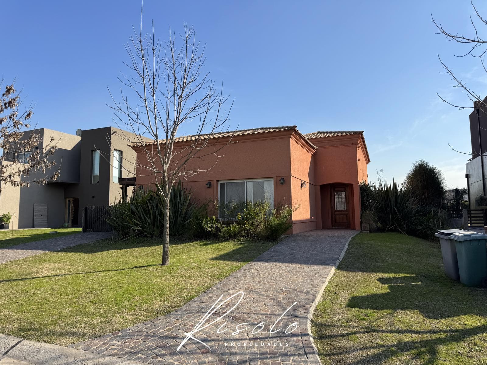 House for Sale. 3 bedrooms. Pool. Grill. Gated Community, Escobar