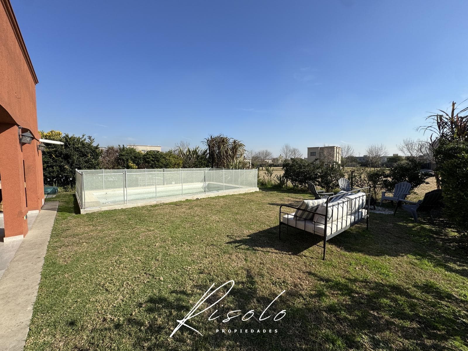 House for Sale. 3 bedrooms. Pool. Grill. Gated Community, Escobar