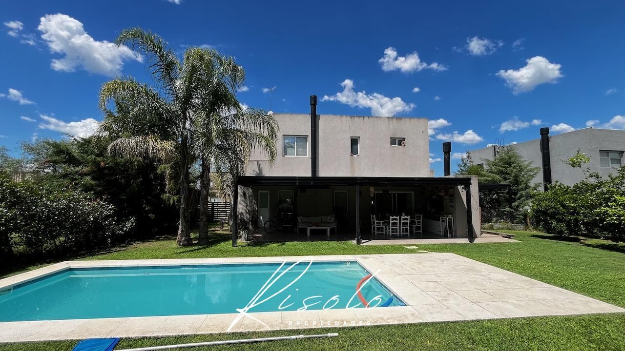 House for Sale, 4 bedrooms. Pool. Spacious Separate Kitchen. Gated Community, Escobar