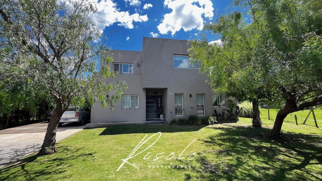 House for Sale, 4 bedrooms. Pool. Spacious Separate Kitchen. Gated Community, Escobar