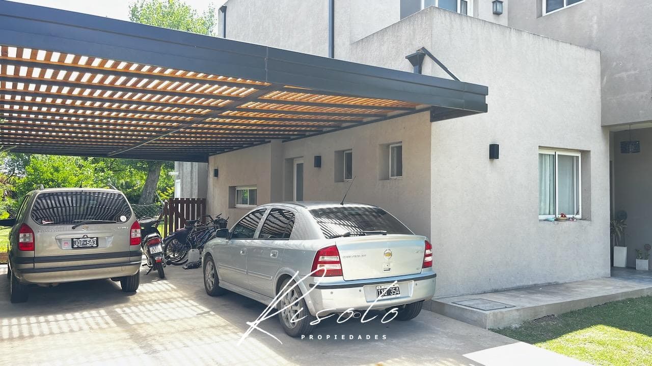House for Sale, 4 bedrooms. Pool. Spacious Separate Kitchen. Gated Community, Escobar