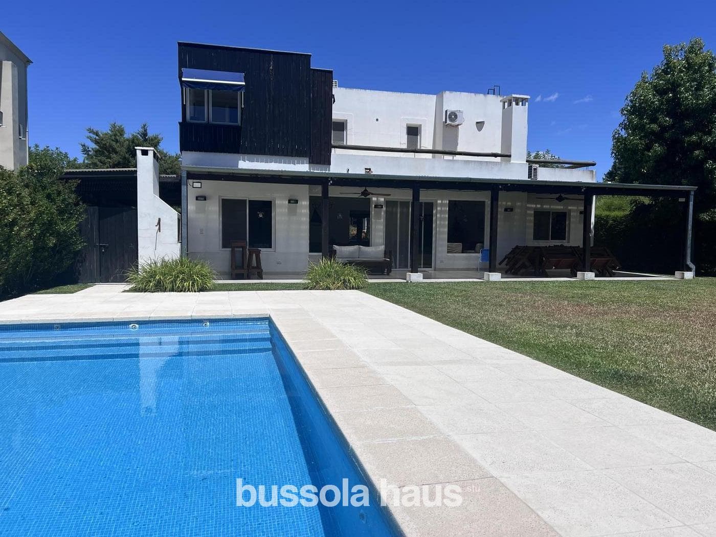 4-Bedroom House for Sale on an Interior Lot in San Isidro Labrador