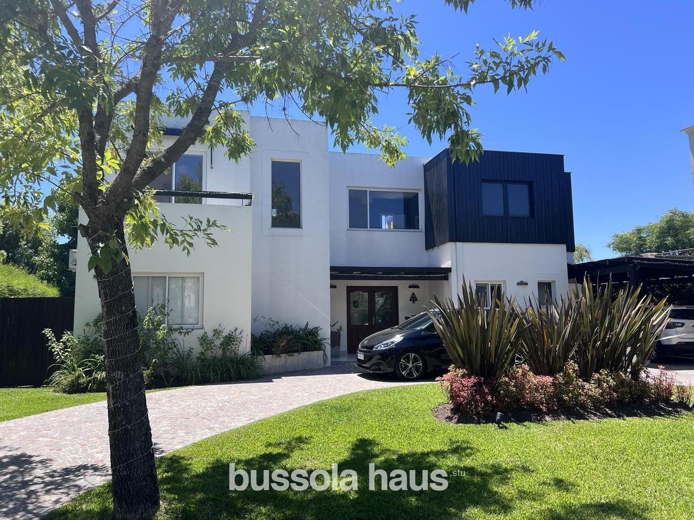 4-Bedroom House for Sale on an Interior Lot in San Isidro Labrador