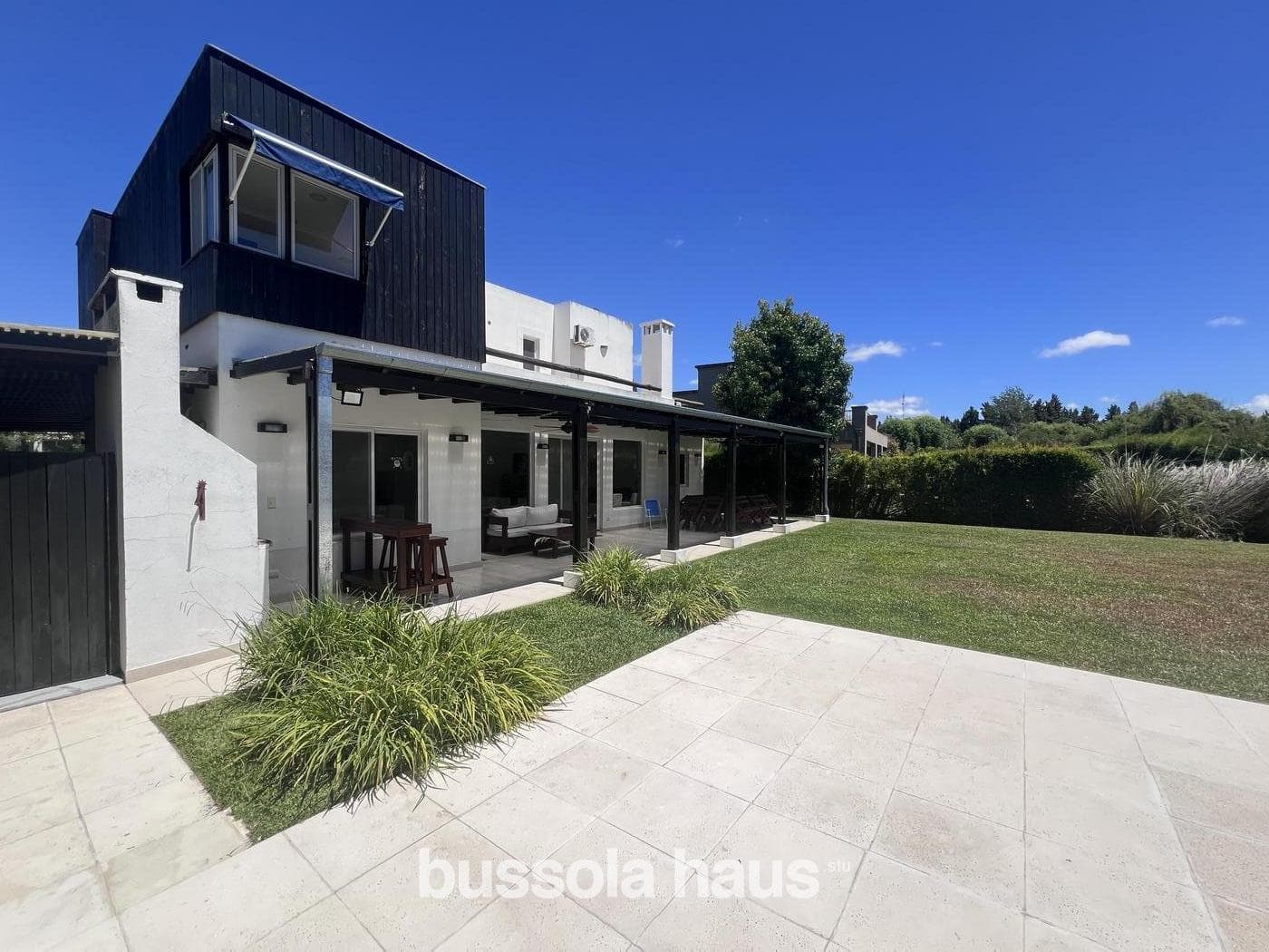 4-Bedroom House for Sale on an Interior Lot in San Isidro Labrador