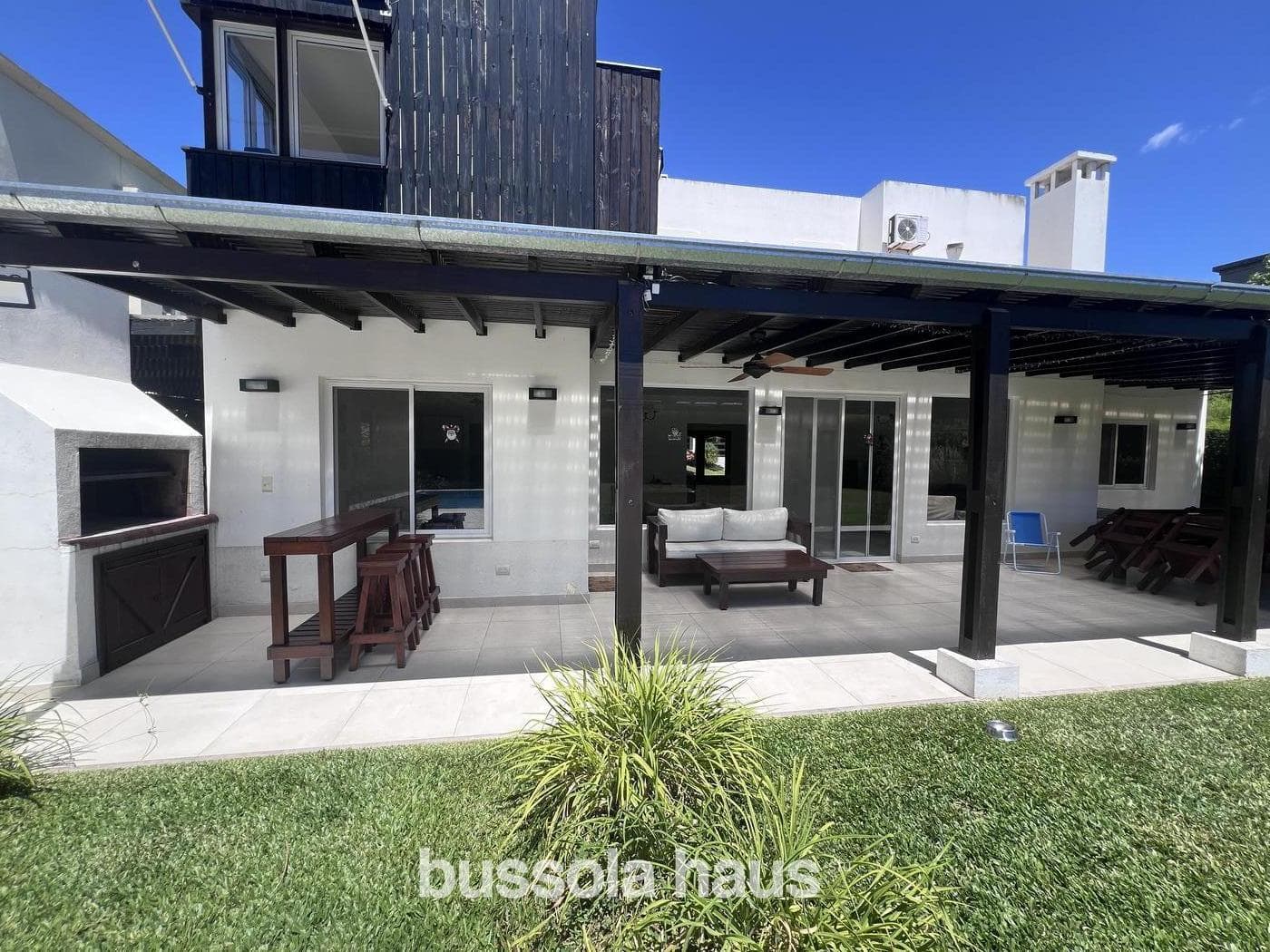 4-Bedroom House for Sale on an Interior Lot in San Isidro Labrador