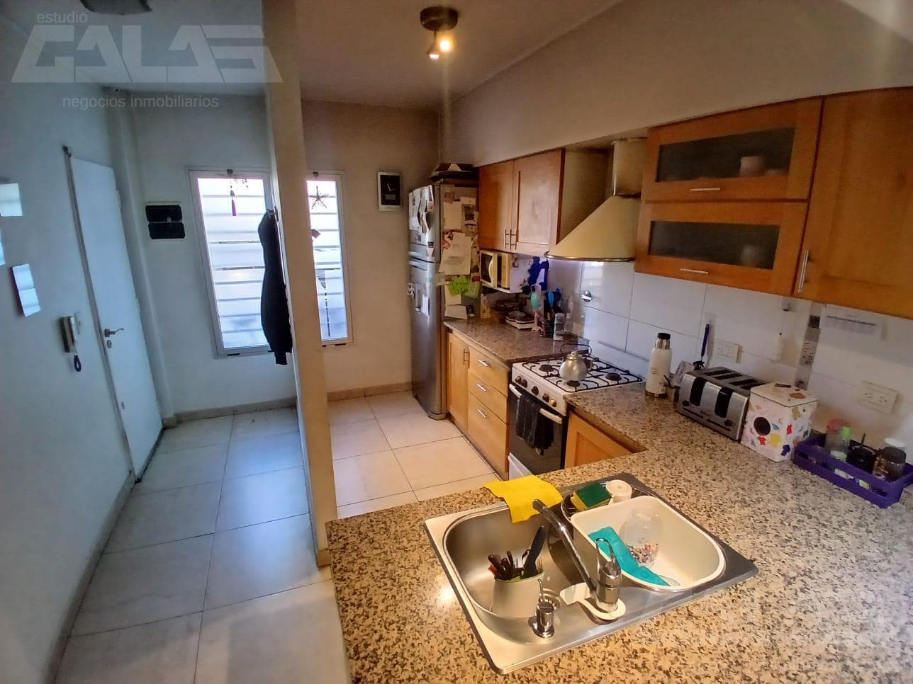 Duplex for Sale in Castelar Sur (6 blocks from the station): 2 bedrooms, 2 bathrooms, garage, and parking space