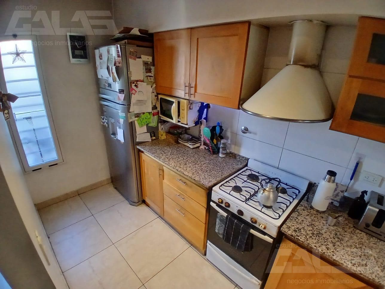 Duplex for Sale in Castelar Sur (6 blocks from the station): 2 bedrooms, 2 bathrooms, garage, and parking space