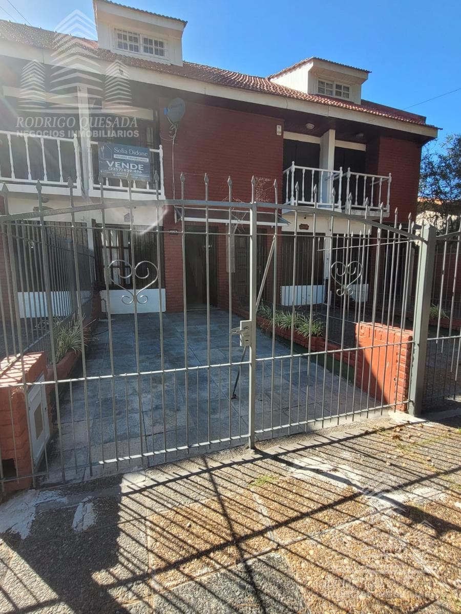 Beautiful 4-room triplex with all the amenities