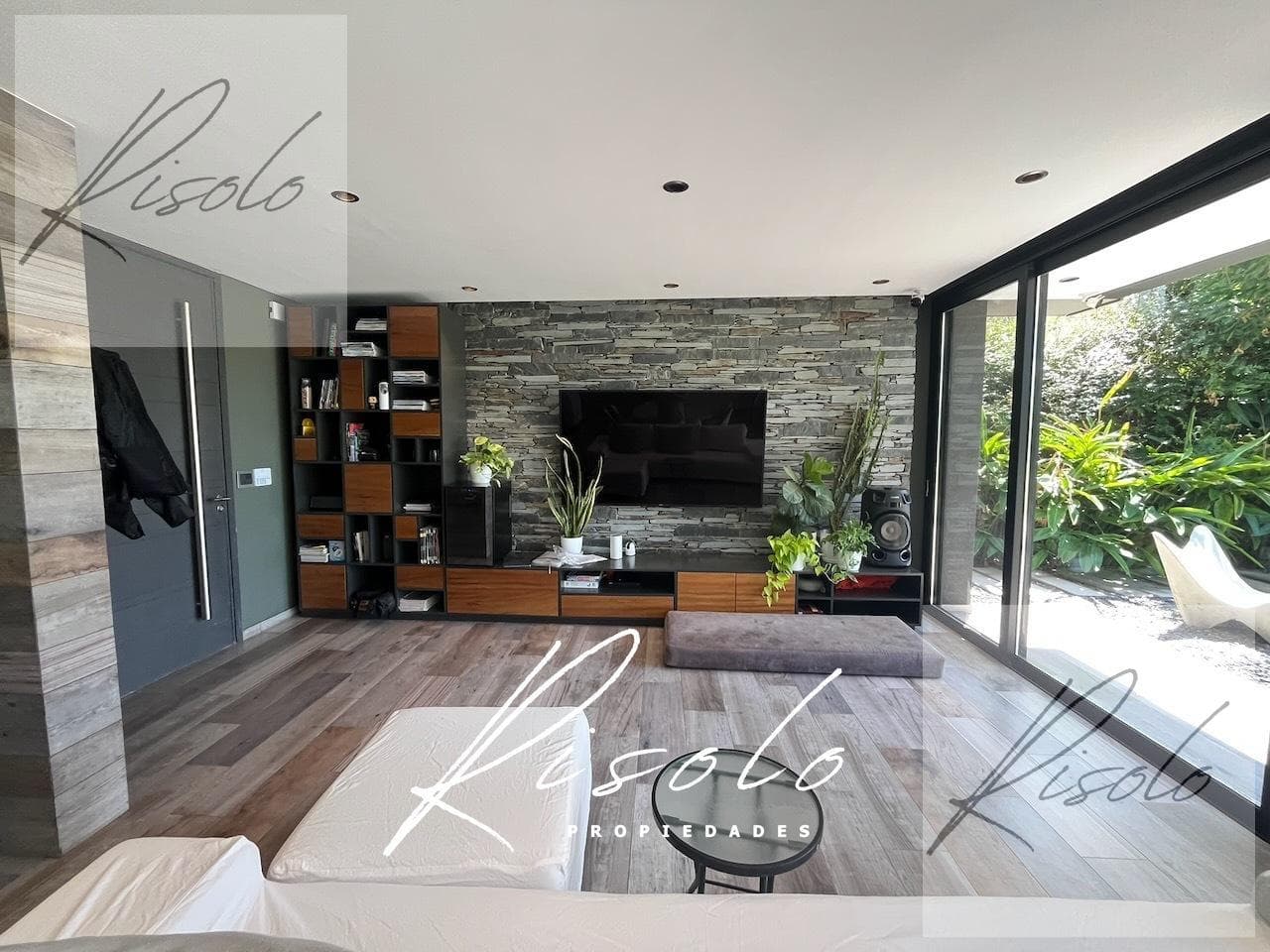 House in San Matias, Laguna. Pool. Hot tub. 3 bedrooms, home office, Escobar gated community