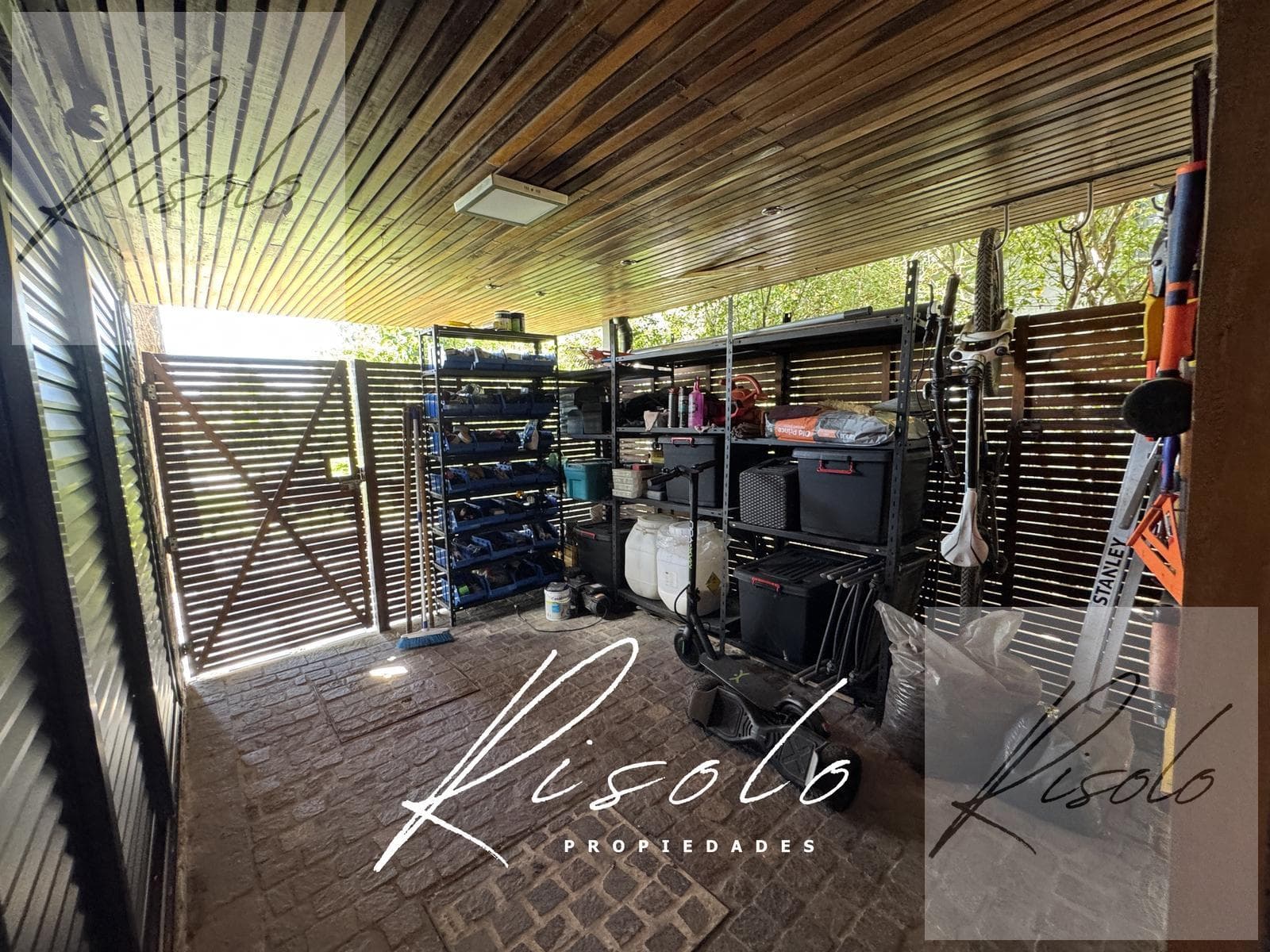 House in San Matias, Laguna. Pool. Hot tub. 3 bedrooms, home office, Escobar gated community