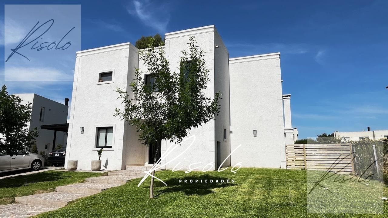 House for Sale. Pool. 3 bedrooms. Trees. Quiet street. Grill. Gated Community, Escobar