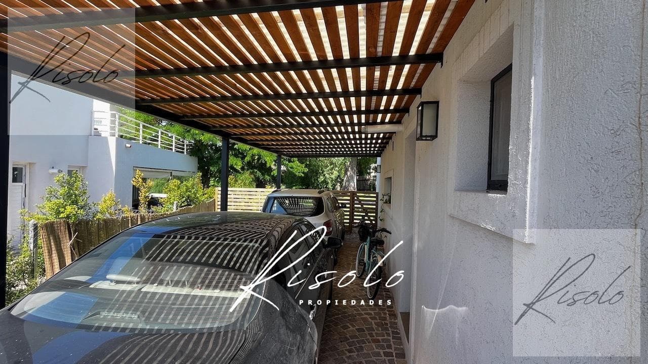 Casa en Venta. Pileta. 3 dormitorios. Arboles. Calle tranquila. Parrilla. Barrio Cerrado, Escobar