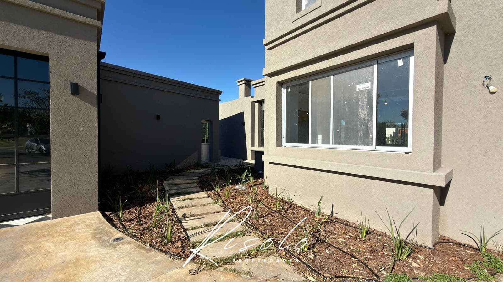 House for Sale. Pool. 3 bedrooms. Enclosed Garage or Office. Gated Community, Escobar