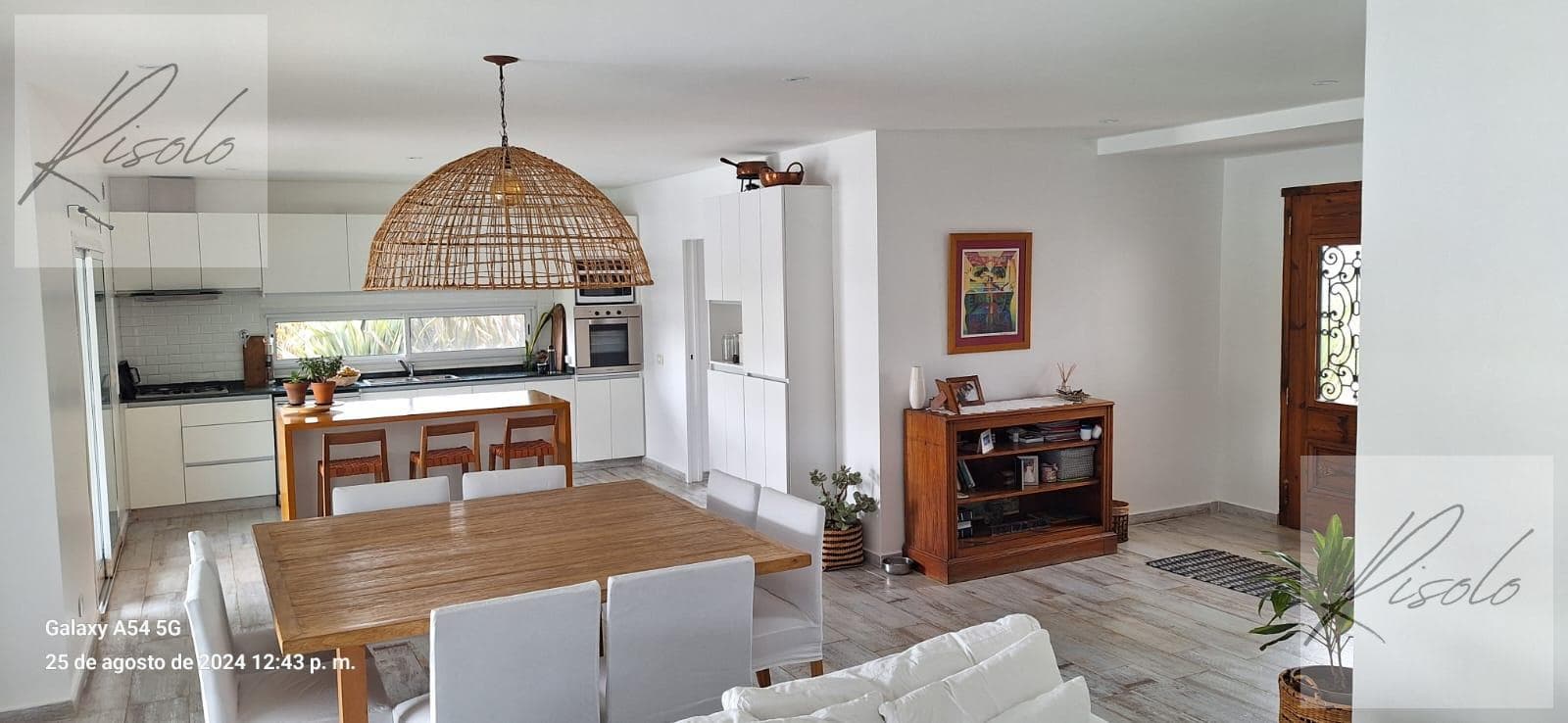 Spacious house for sale in Laguna, master suite on the ground floor, 3 bedrooms. Pool. Gated community, Escobar