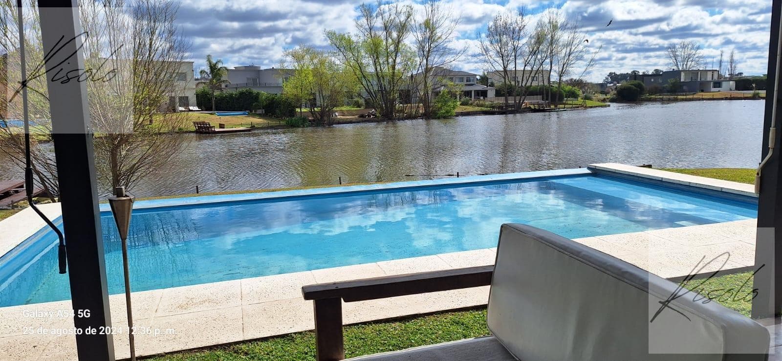 Spacious house for sale in Laguna, master suite on the ground floor, 3 bedrooms. Pool. Gated community, Escobar