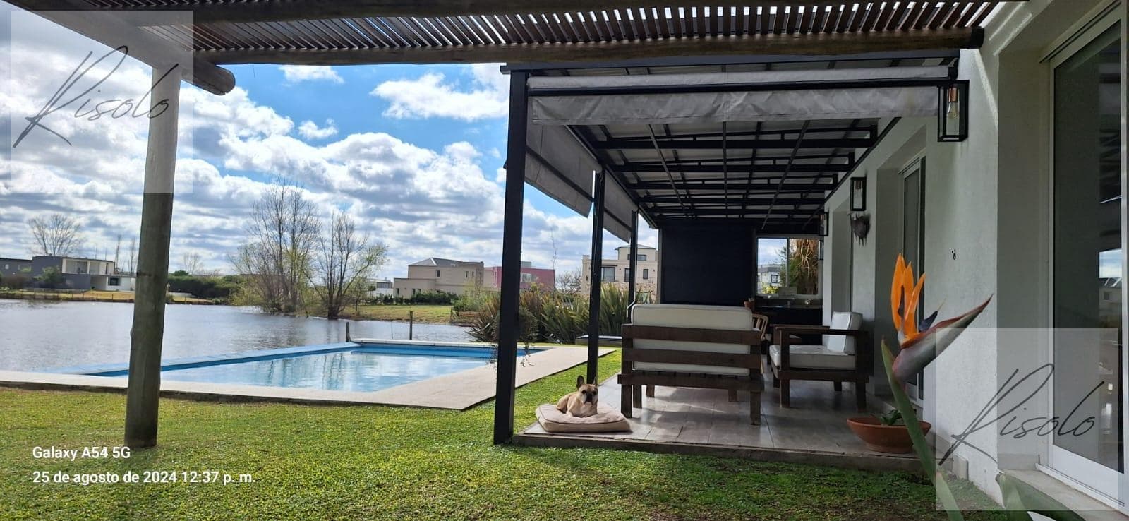 Spacious house for sale in Laguna, master suite on the ground floor, 3 bedrooms. Pool. Gated community, Escobar
