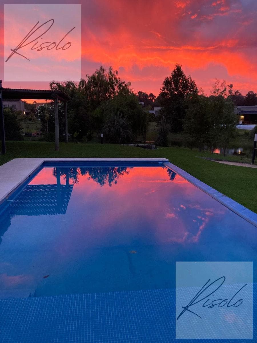 Spacious house for sale in Laguna, master suite on the ground floor, 3 bedrooms. Pool. Gated community, Escobar