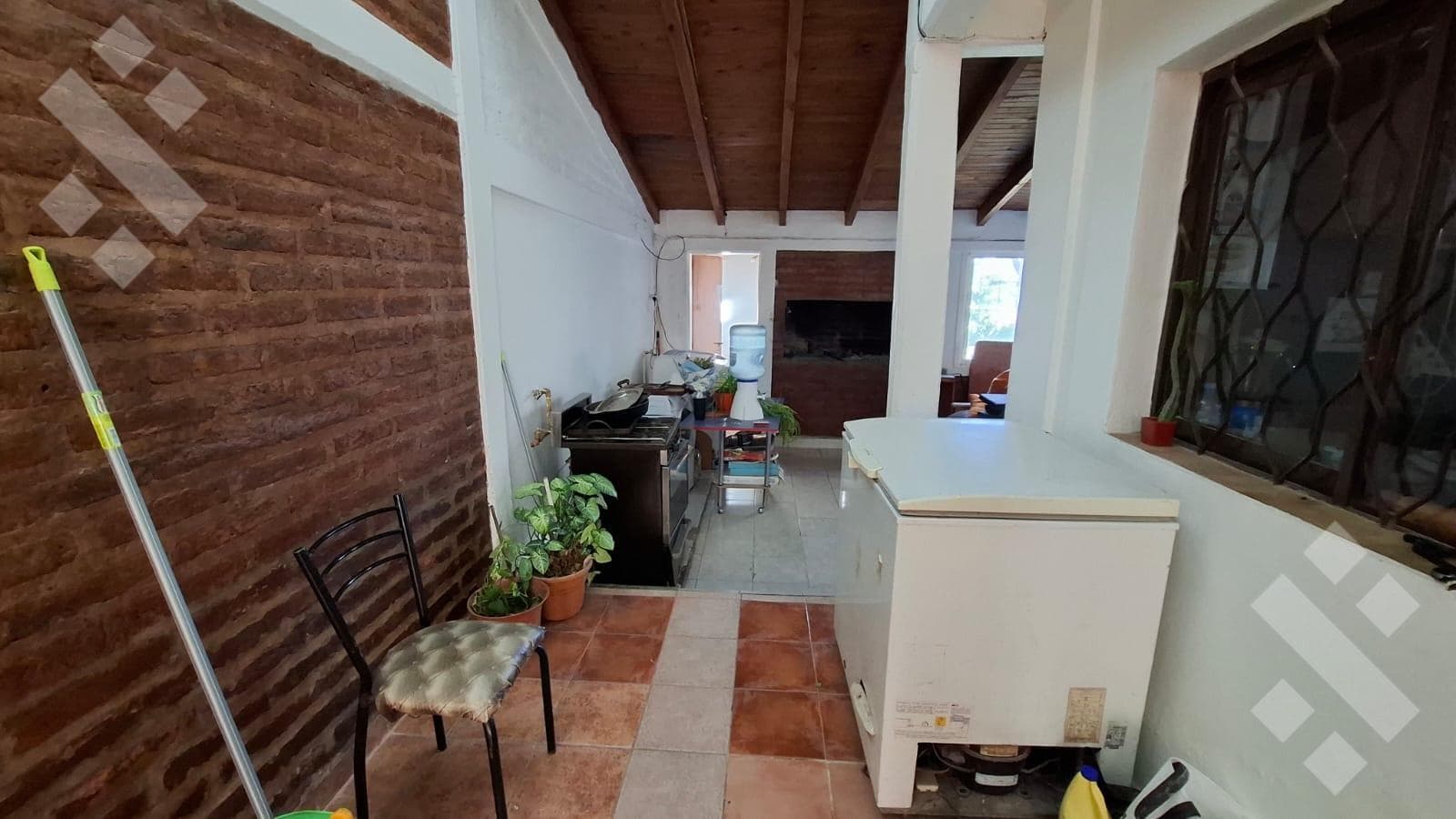 For Sale | 3-Bedroom House with Studio | Viña del Rio Neighborhood | Plottier