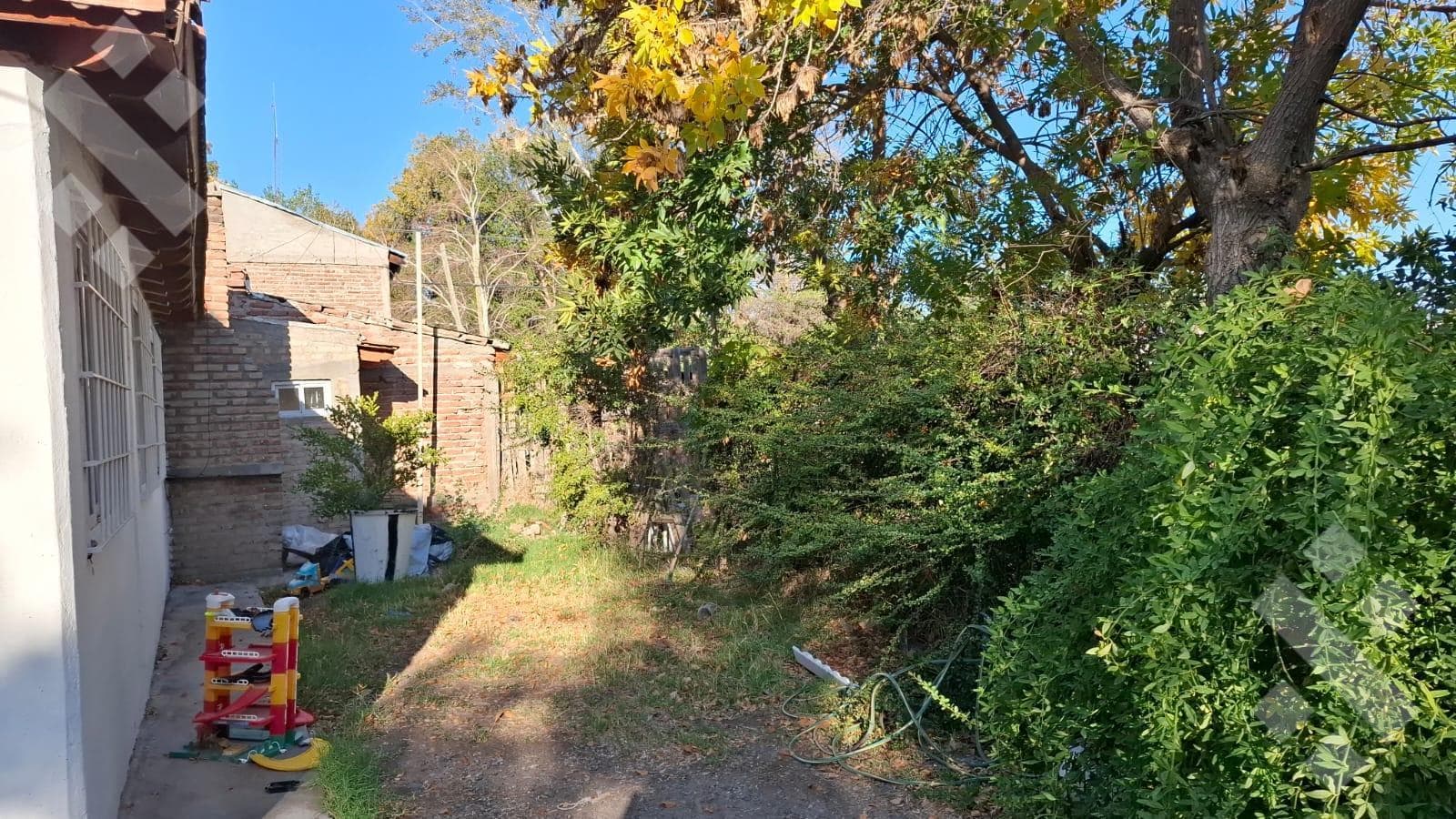 For Sale | 3-Bedroom House with Studio | Viña del Rio Neighborhood | Plottier