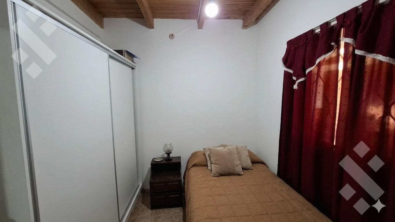For Sale | 3-Bedroom House with Studio | Viña del Rio Neighborhood | Plottier