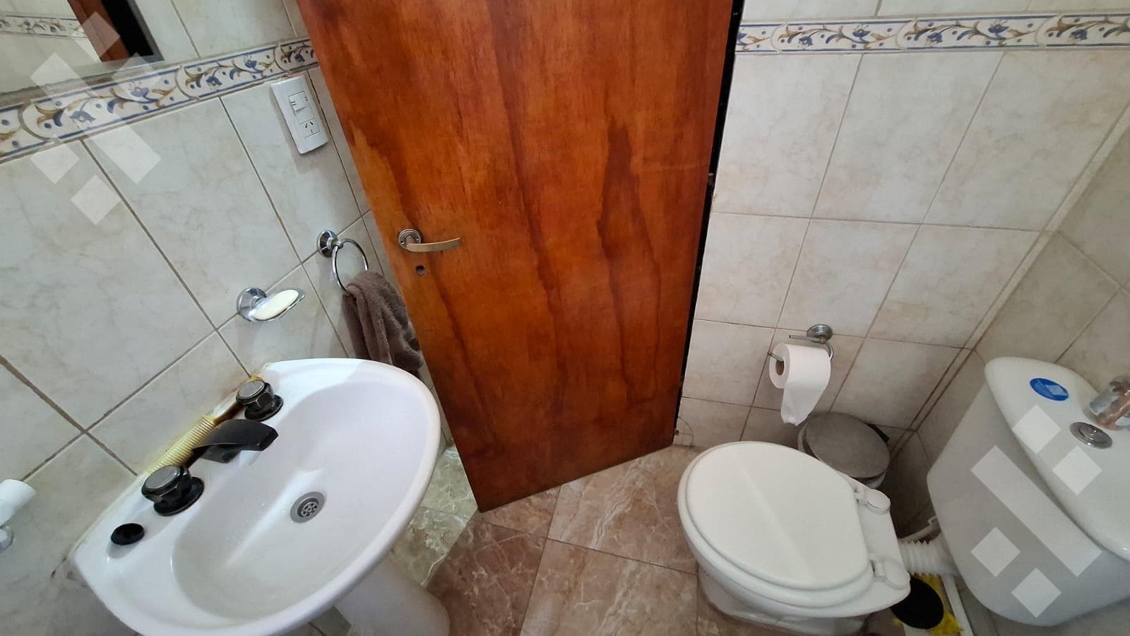 For Sale | 3-Bedroom House with Studio | Viña del Rio Neighborhood | Plottier