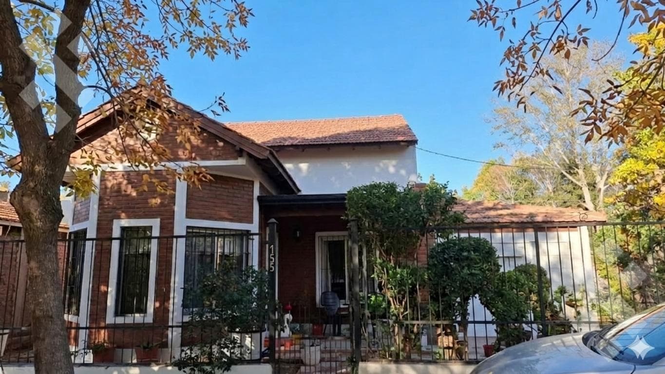 For Sale | 3-Bedroom House with Studio | Viña del Rio Neighborhood | Plottier