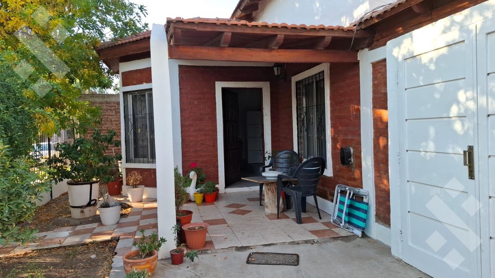 For Sale | 3-Bedroom House with Studio | Viña del Rio Neighborhood | Plottier