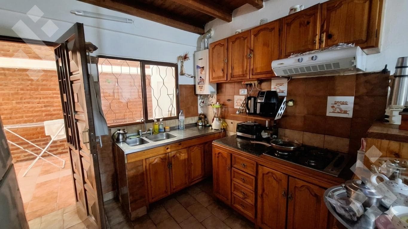For Sale | 3-Bedroom House with Studio | Viña del Rio Neighborhood | Plottier