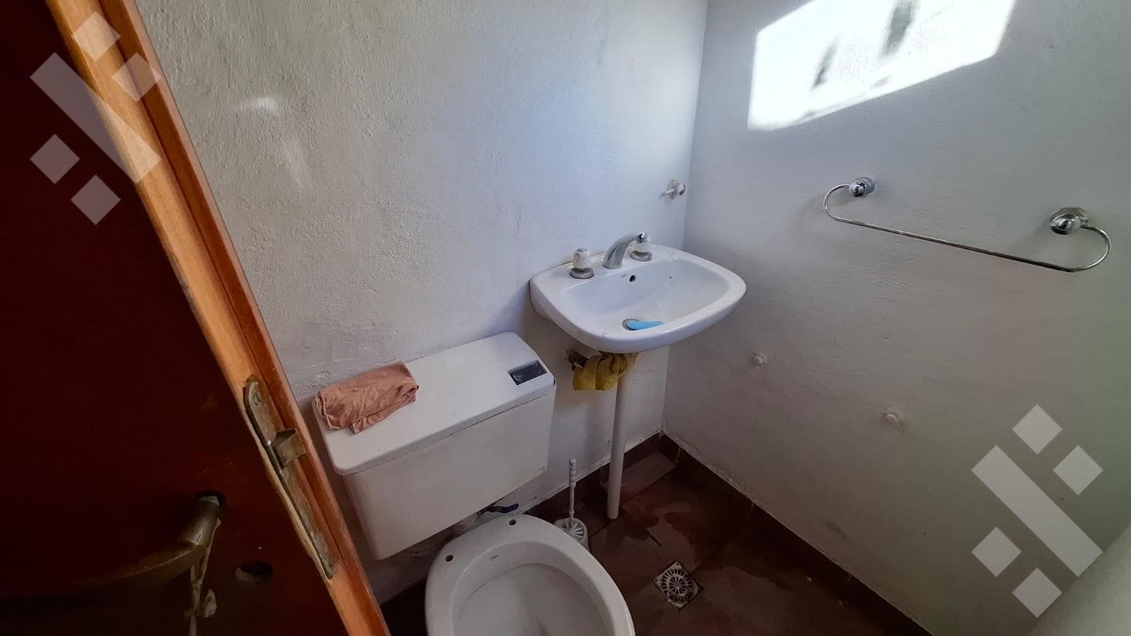 For Sale | 3-Bedroom House with Studio | Viña del Rio Neighborhood | Plottier